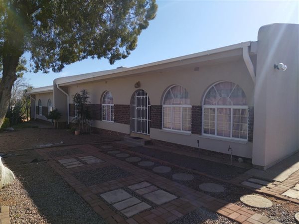 4 Bedroom House 4 Bedroom House