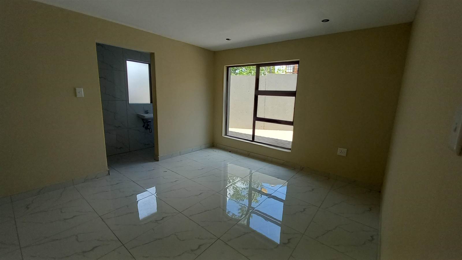 4 Bed House in Amorosa photo number 21