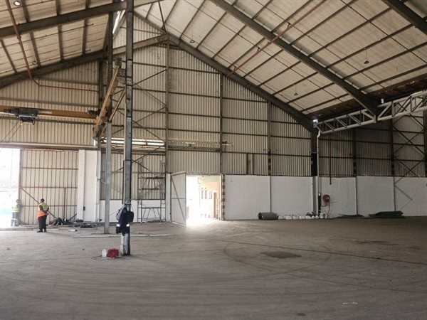 1 800  m² Commercial space