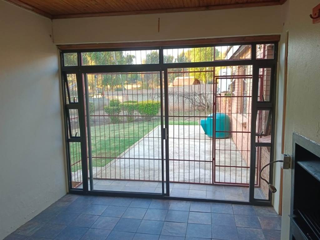 4 Bed House in Harrismith photo number 9