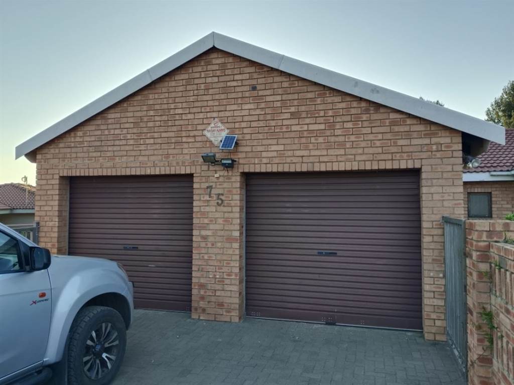 4 Bed House in Harrismith photo number 17