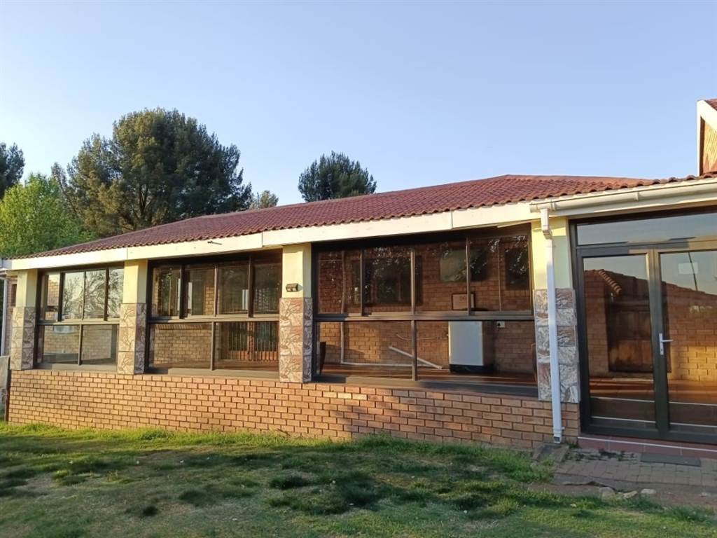 4 Bed House in Harrismith photo number 21