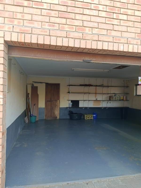 4 Bed House in Harrismith photo number 18