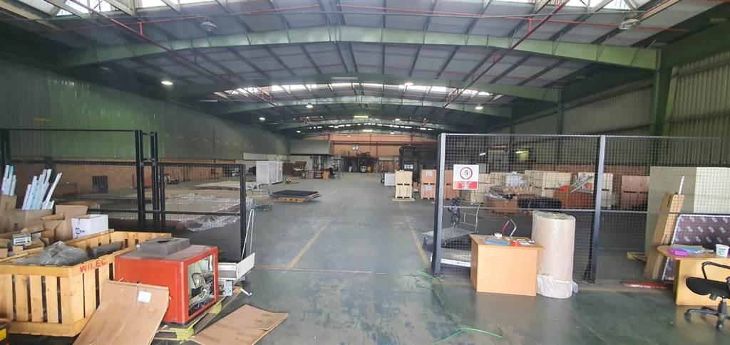 2240  m² Industrial space in City Deep photo number 11
