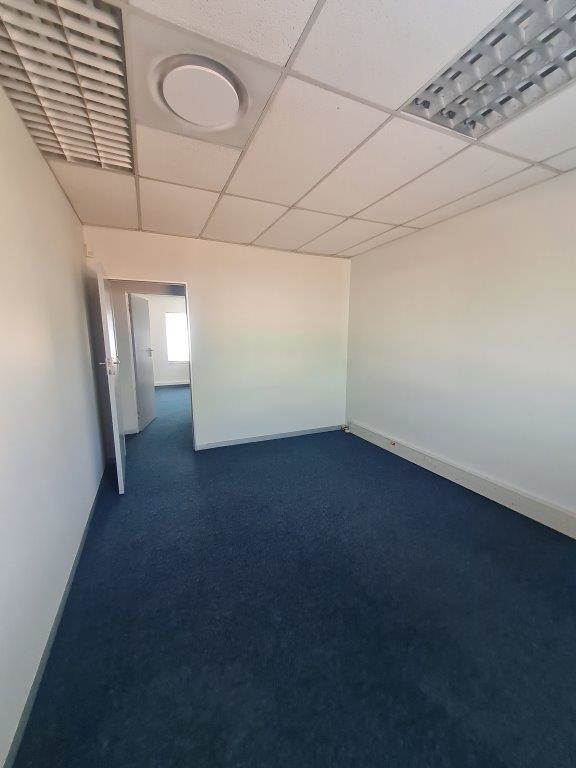 280  m² Office Space in Die Hoewes photo number 22