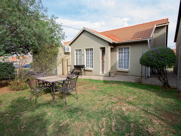 3 Bedroom Townhouse 3 Bedroom Townhouse