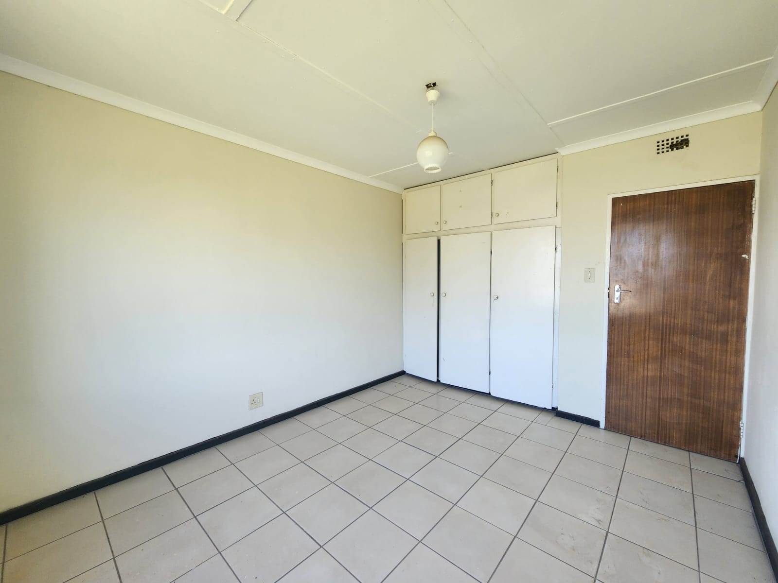 2 Bed Apartment in Louis Trichardt photo number 9