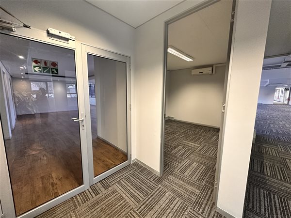 673  m² Commercial space