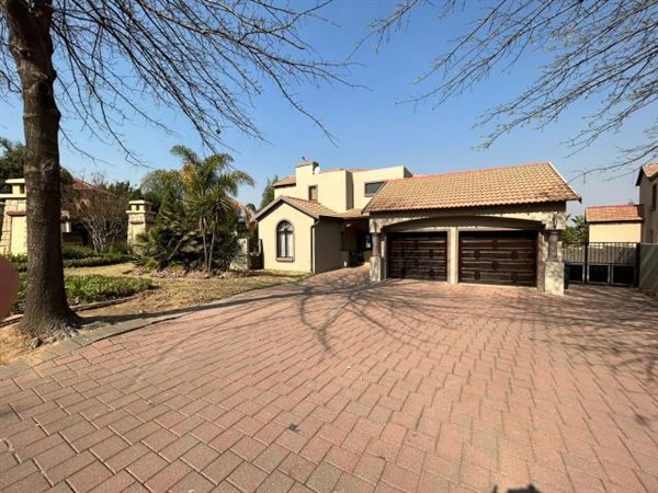 4 Bedroom House 4 Bedroom House