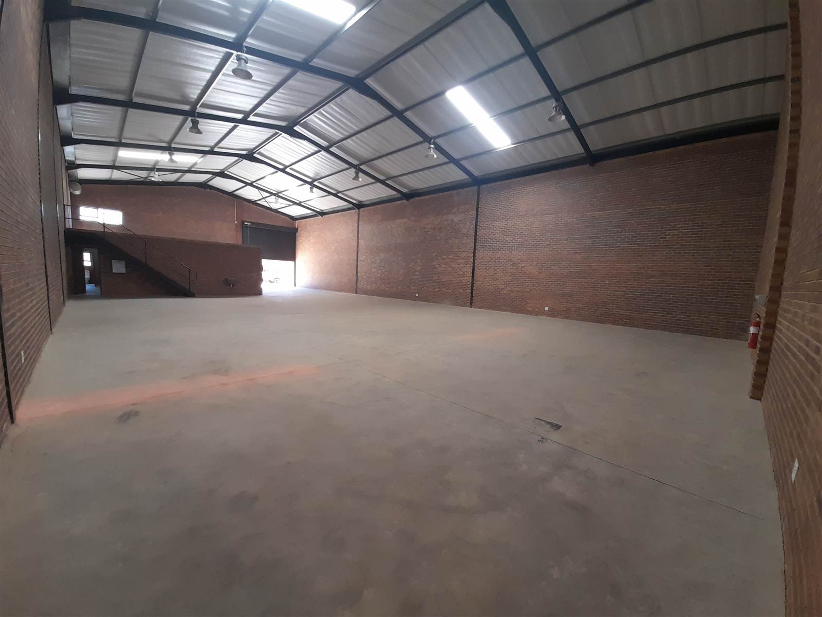 535  m² Industrial space in Pomona photo number 2