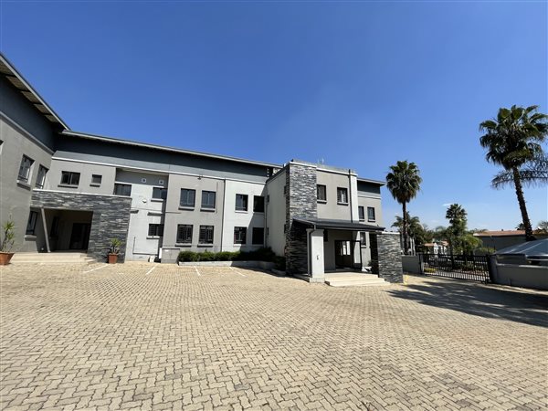 131  m² Commercial space