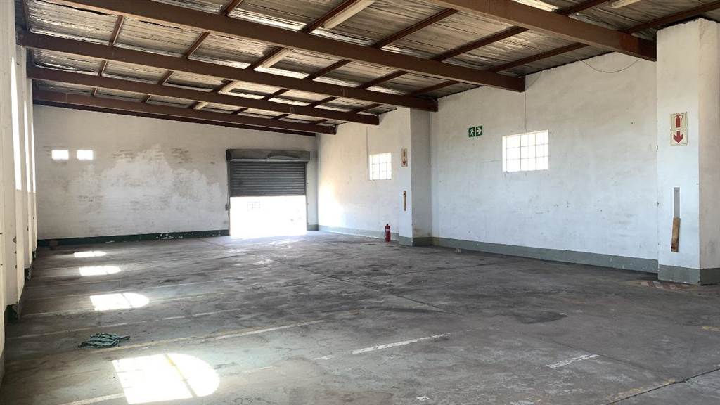 3500  m² Industrial space in Monavoni photo number 4