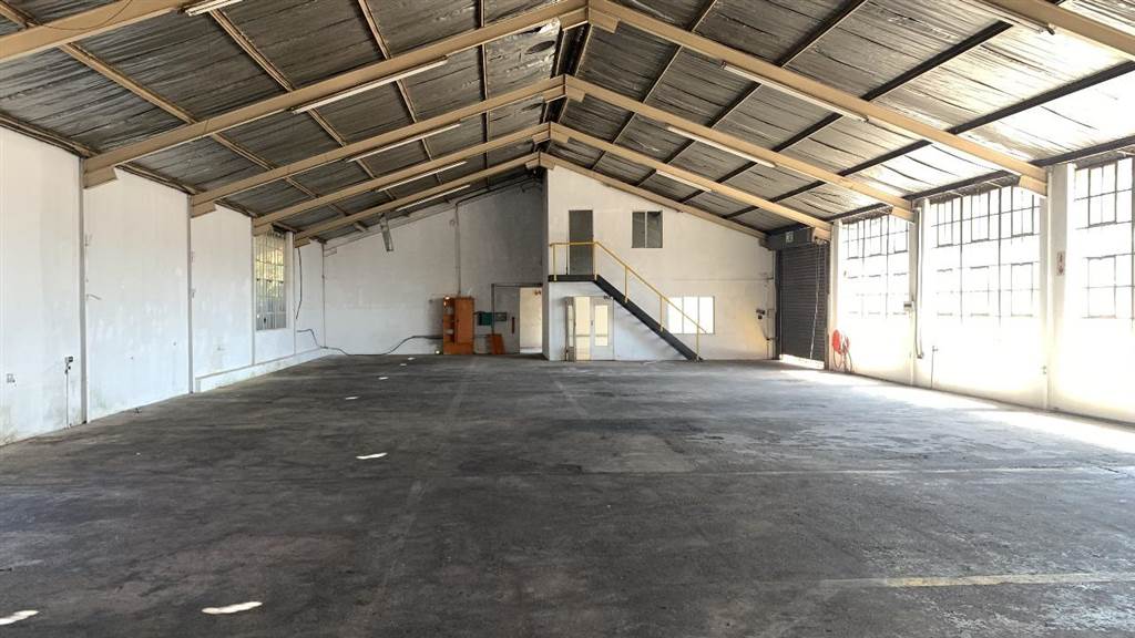 3500  m² Industrial space in Monavoni photo number 5
