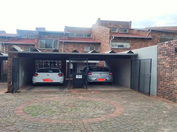 3 Bed Townhouse in Crystal Park