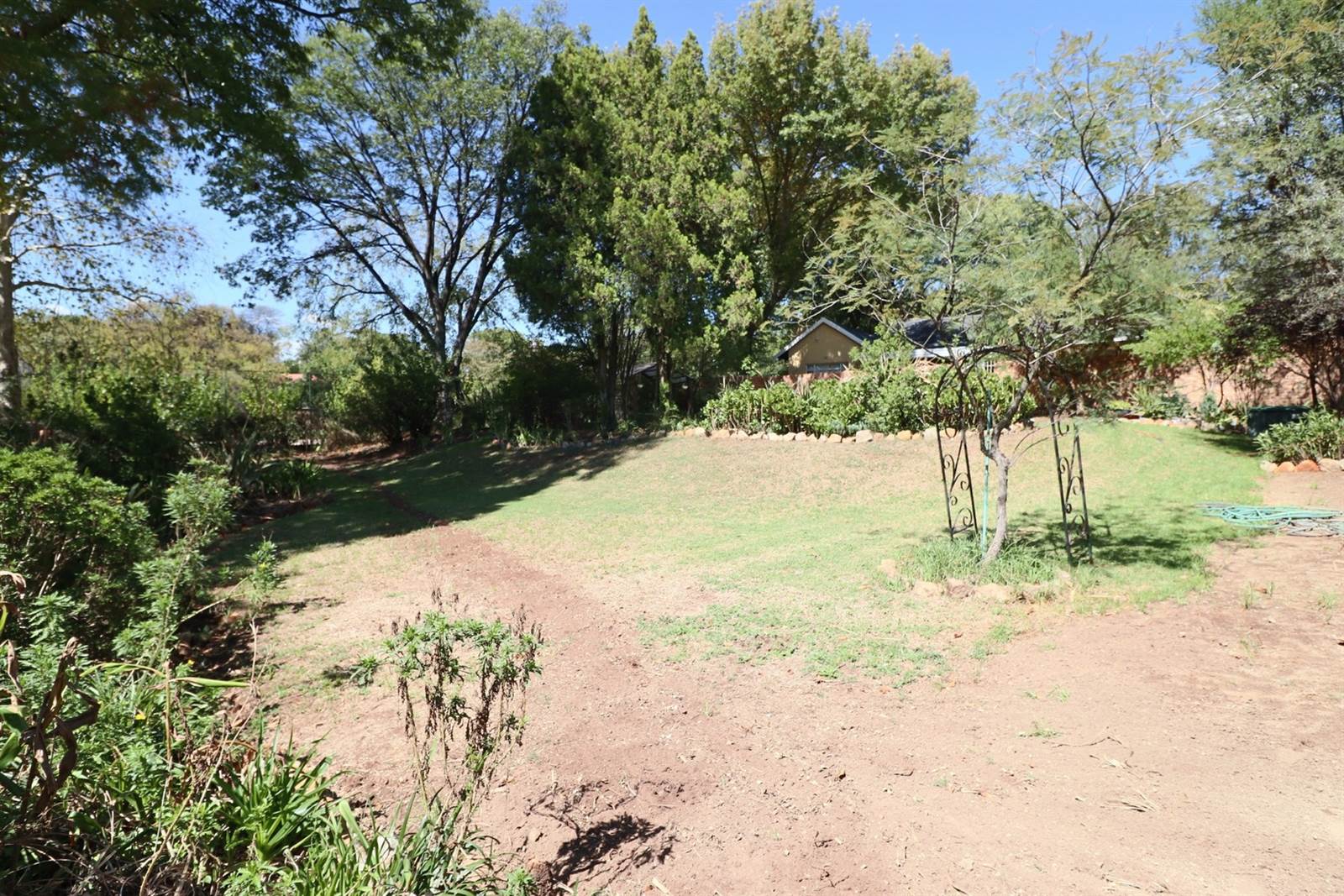 1000 m² Land available in Bryanston photo number 3