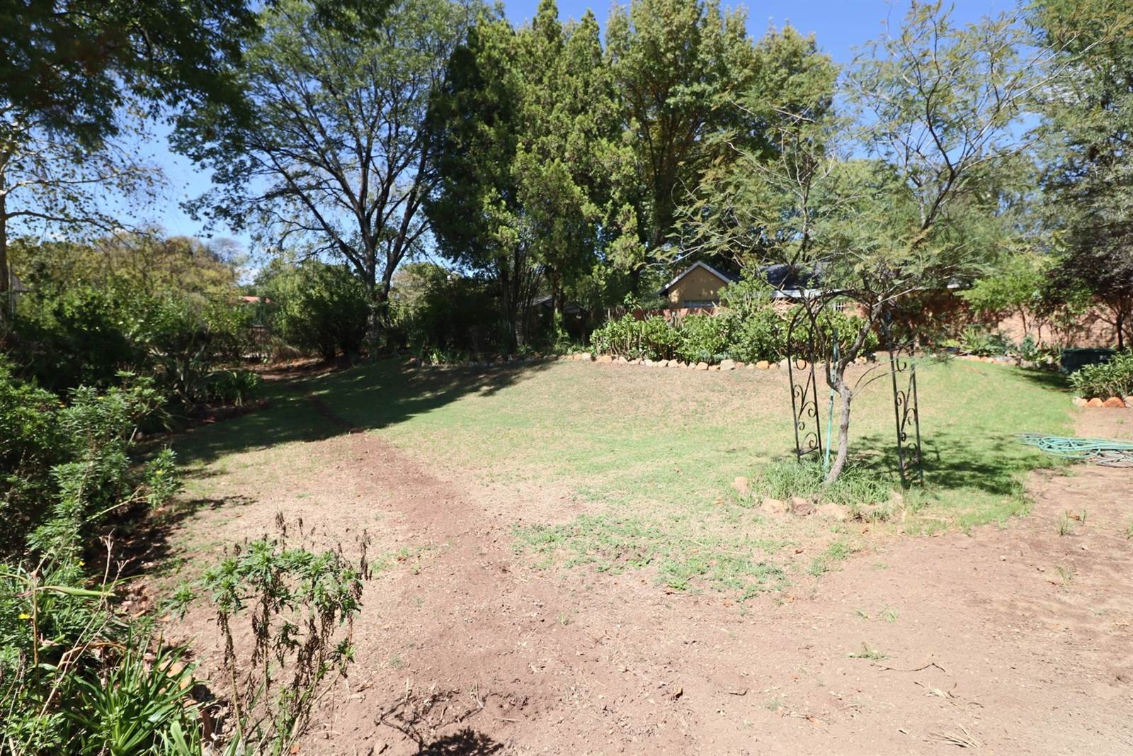 1000 m² Land available in Bryanston photo number 2
