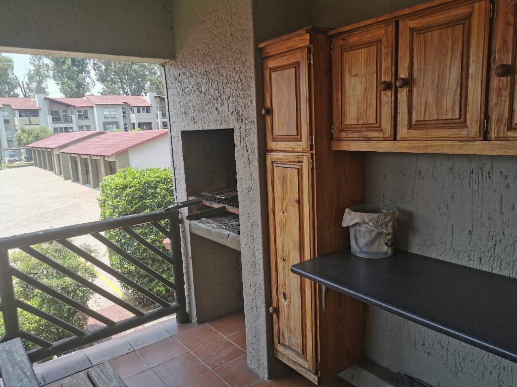 3 Bed Apartment in Vaalpark photo number 11