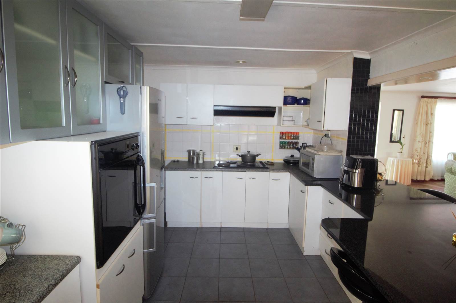 3 Bed House in Strandfontein photo number 6