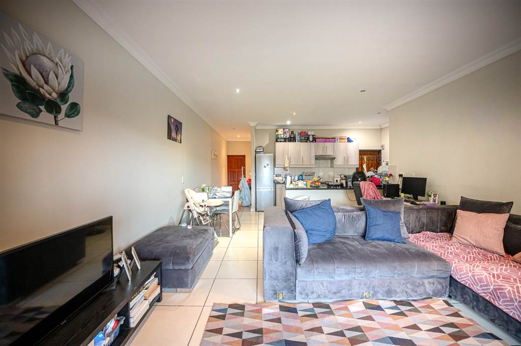 2 Bed House in Brackenfell Central photo number 12