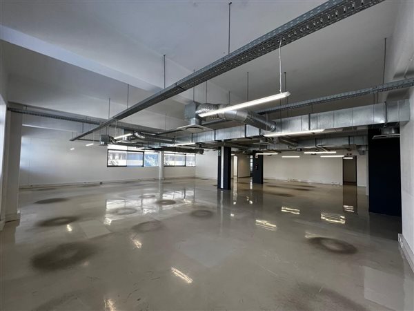 604  m² Commercial space