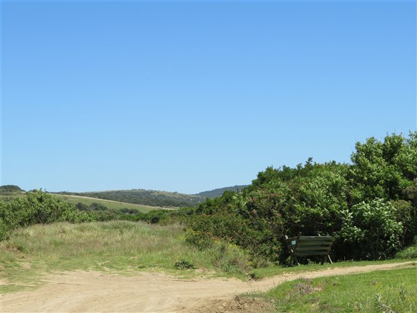 1 050 m² Land