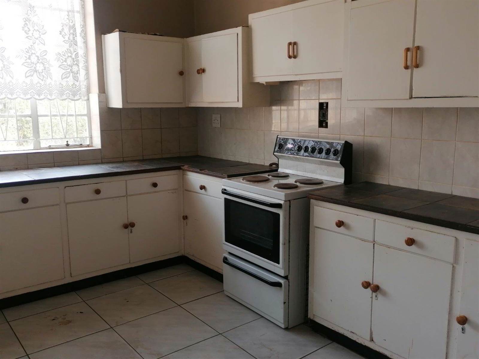3 Bed House in Upington photo number 8