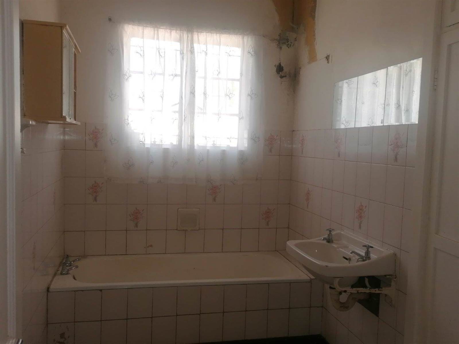 3 Bed House in Upington photo number 15