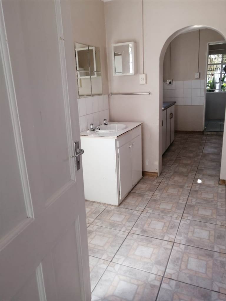 3 Bed House in Upington photo number 22