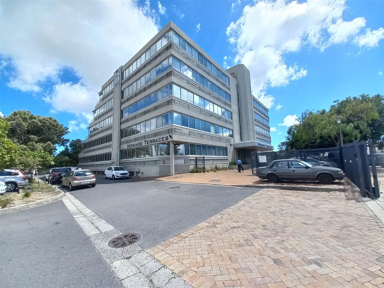 293  m² Commercial space in Pinelands photo number 1