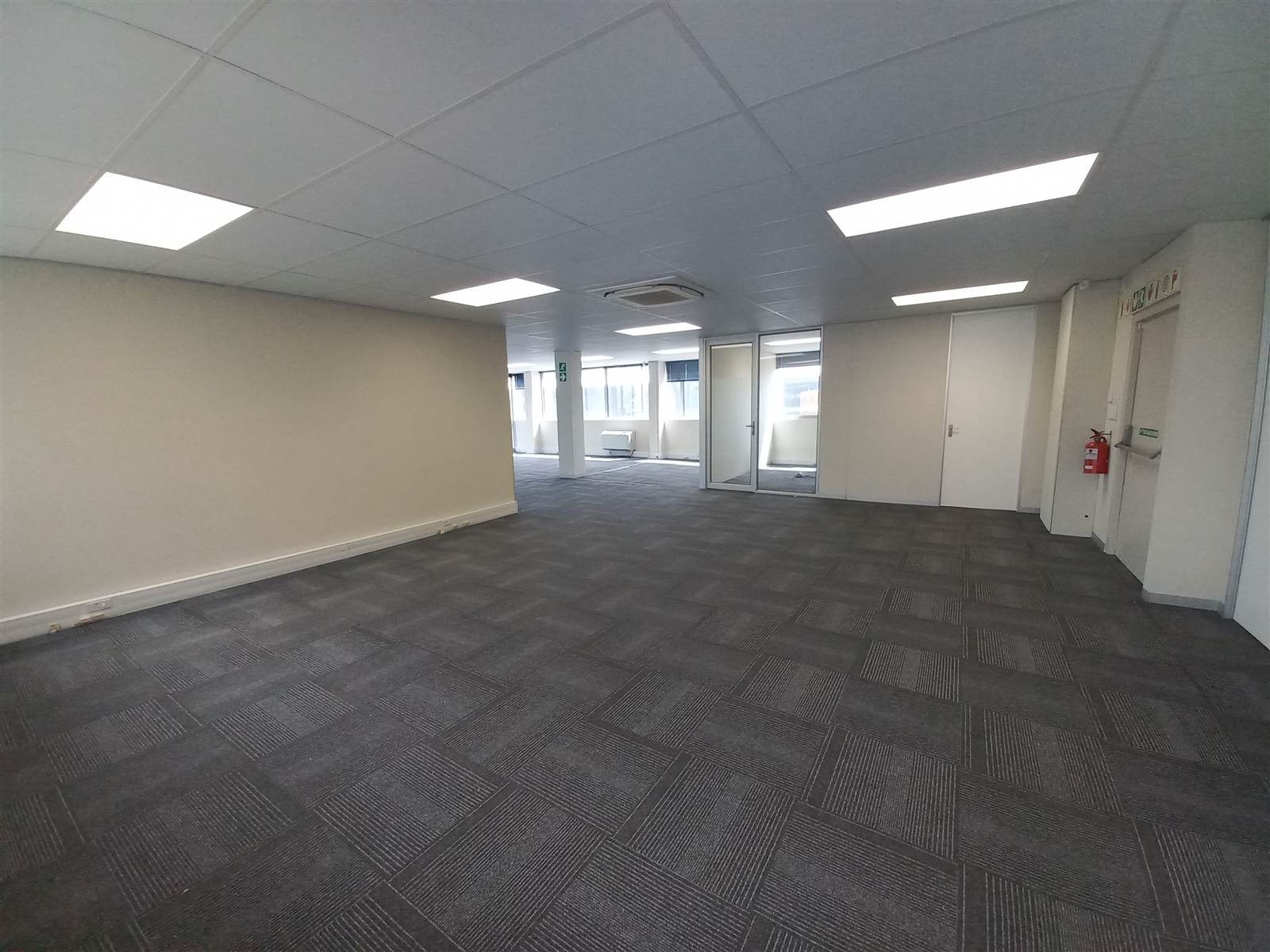 293  m² Commercial space in Pinelands photo number 11