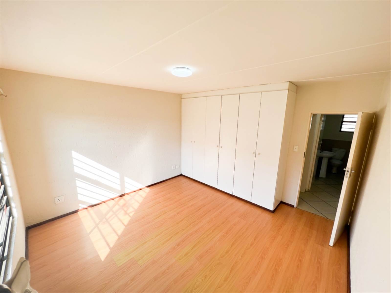 2 Bed Apartment in Eveleigh photo number 3