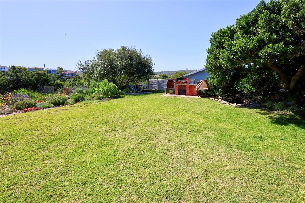 2 Bed House in Stilbaai photo number 24