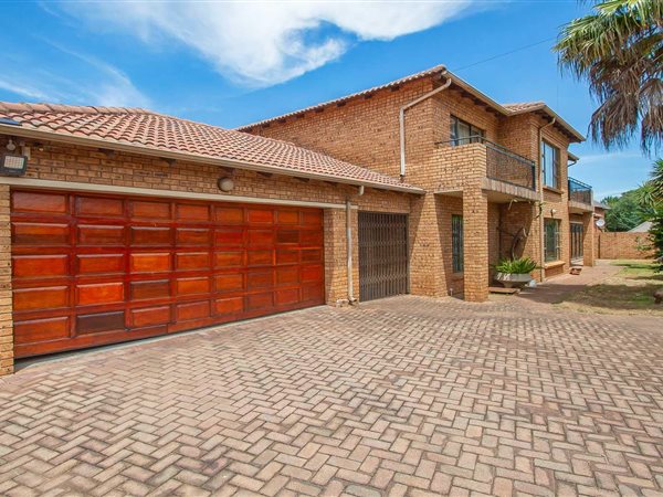 4 Bedroom House 4 Bedroom House