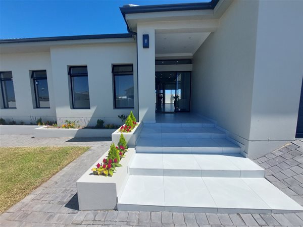 4 Bedroom House 4 Bedroom House