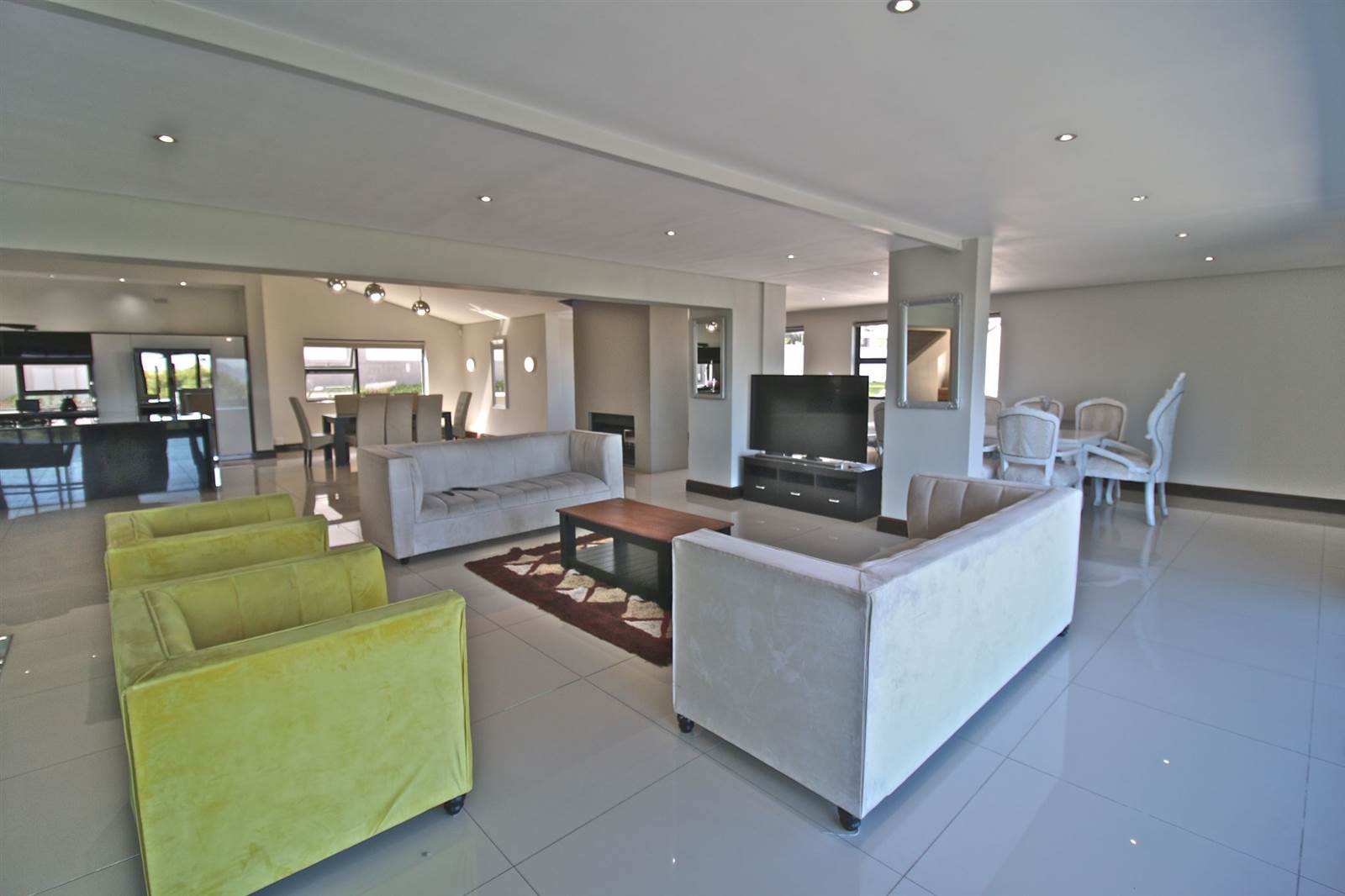 4 Bed House in Plattekloof photo number 11