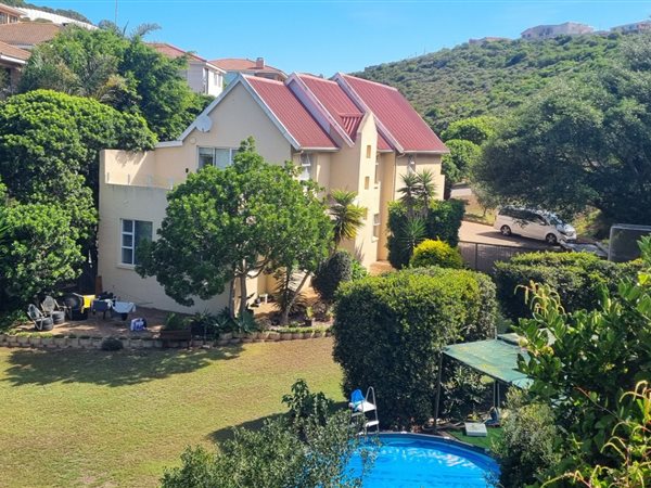 4 Bedroom House 4 Bedroom House