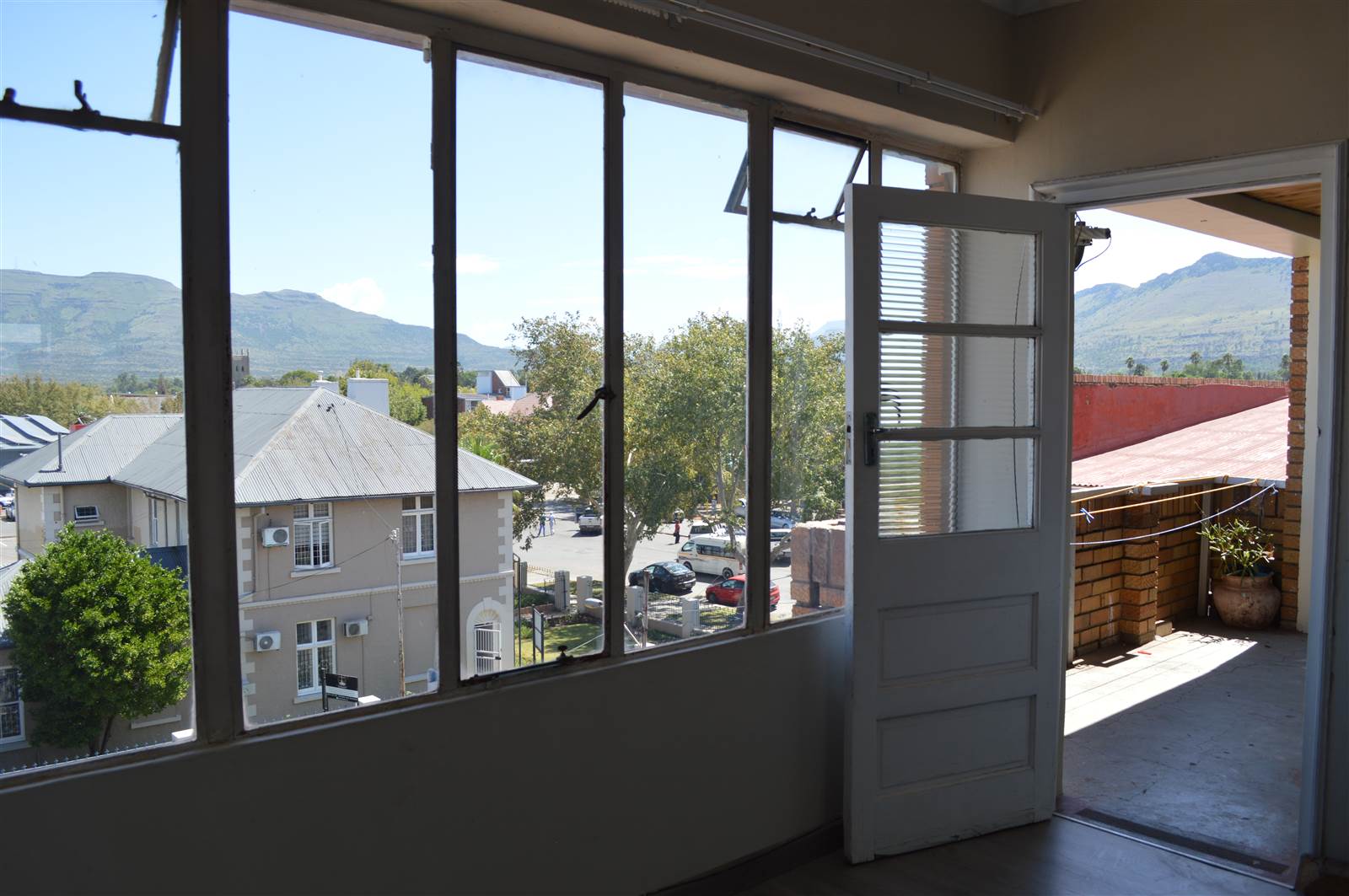3 Bed Flat in Queenstown Central photo number 8