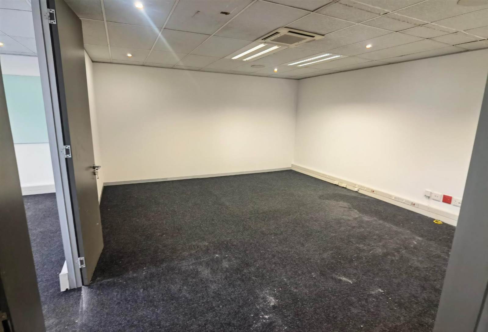113  m² Commercial space in Lynnwood photo number 12