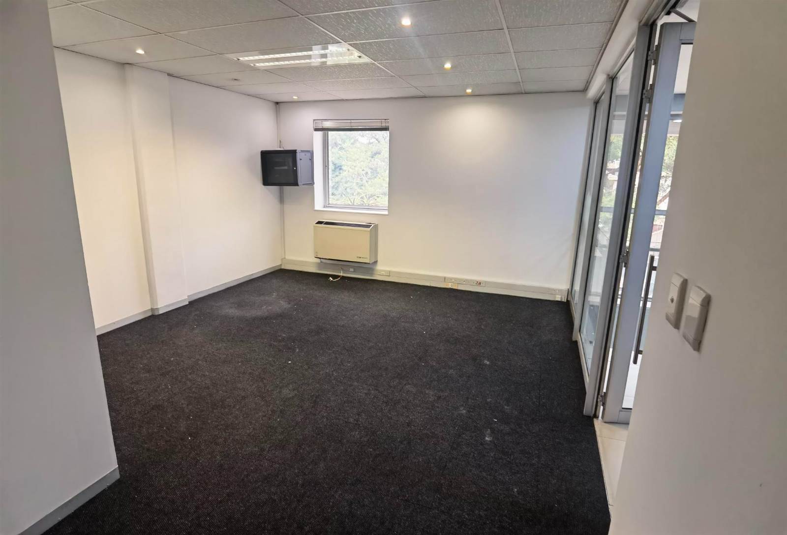 113  m² Commercial space in Lynnwood photo number 14