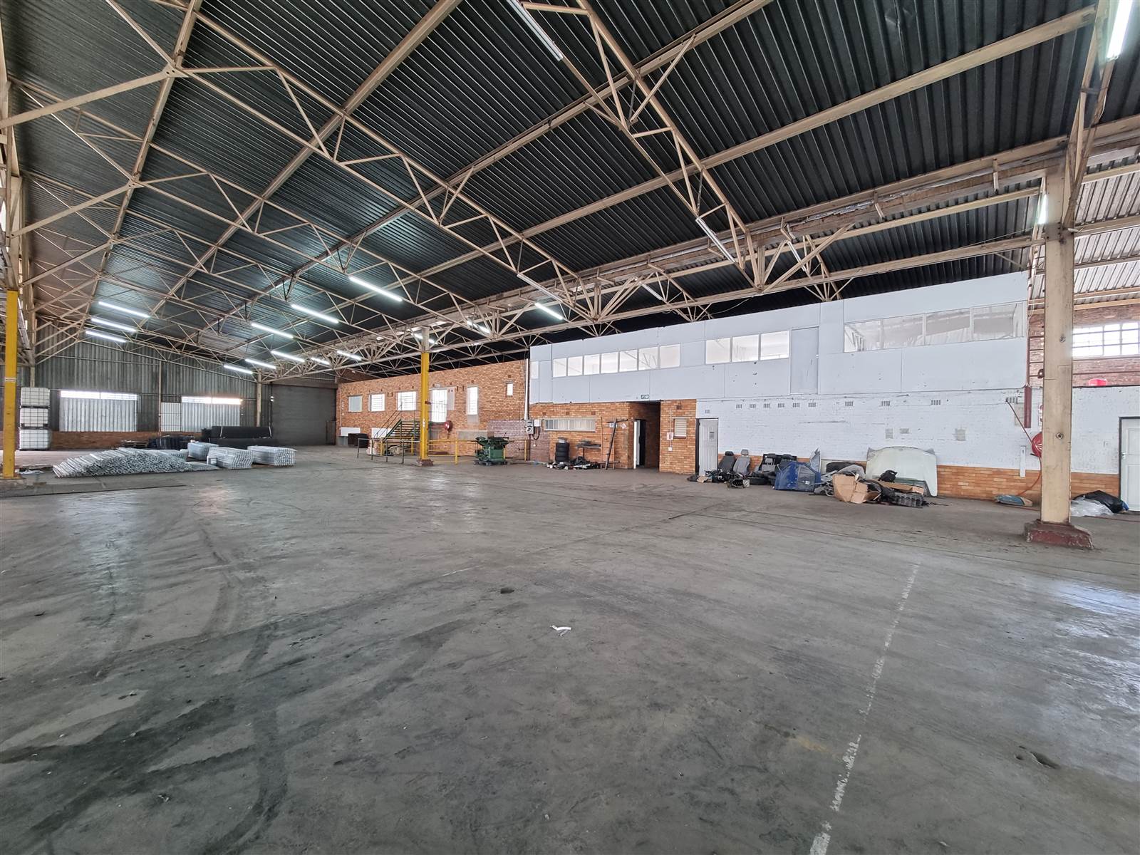 2300  m² Industrial space in Robertsham photo number 2