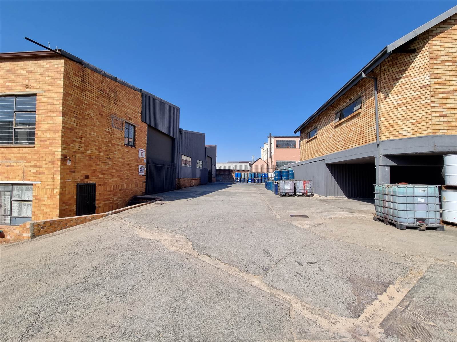 2300  m² Industrial space in Robertsham photo number 1