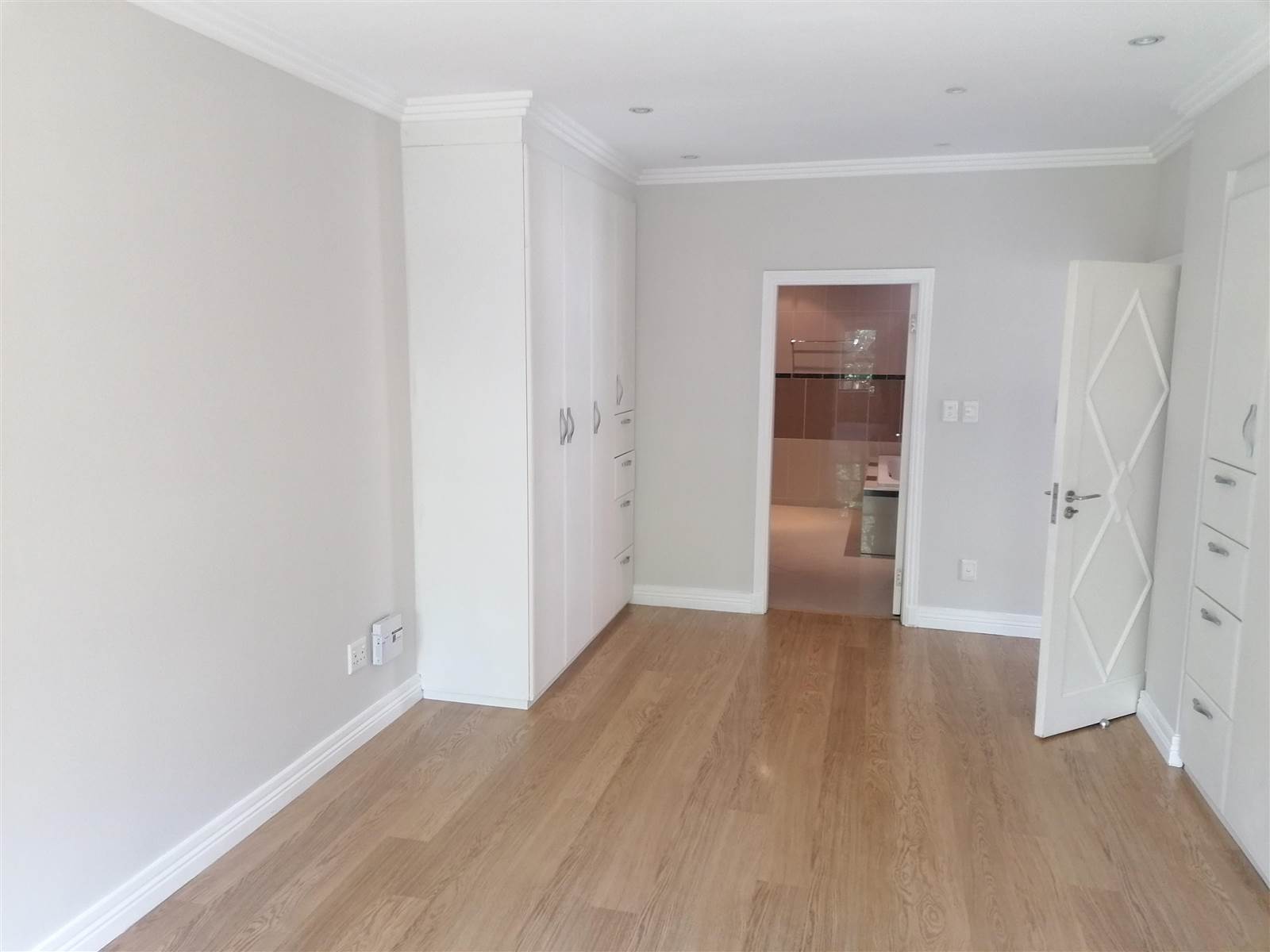1 Bed Apartment in Bedfordview photo number 12