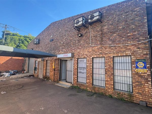 360 m² Industrial space 360 m² Industrial space