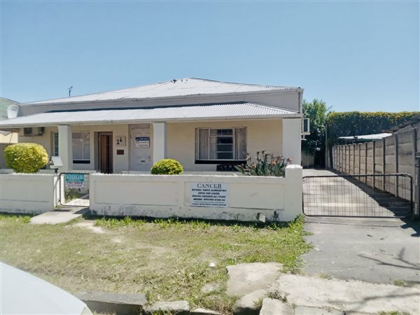 6 Bed House in King Williams Town