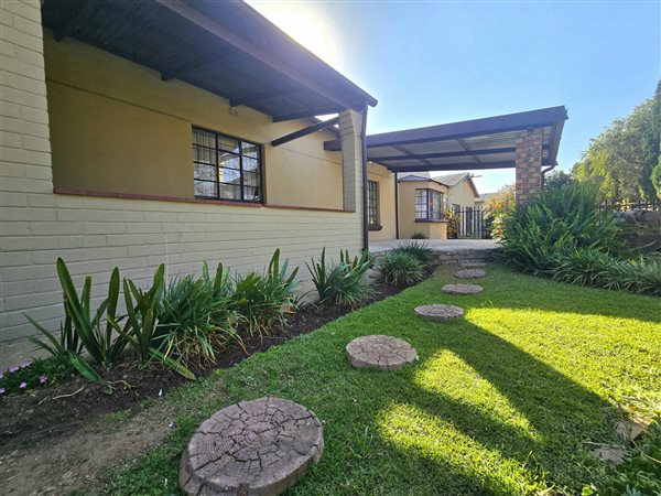 6 Bedroom House 6 Bedroom House