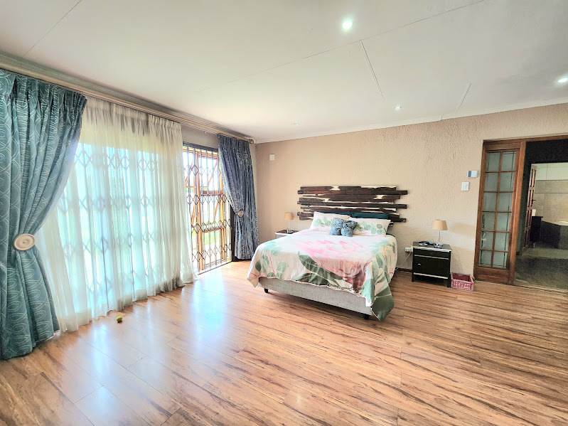 5 Bed House in Boksburg West photo number 11