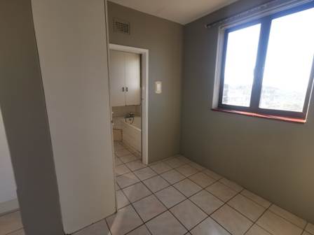 1 Bed Apartment in Illovo Beach photo number 9