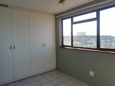 1 Bed Apartment in Illovo Beach photo number 7