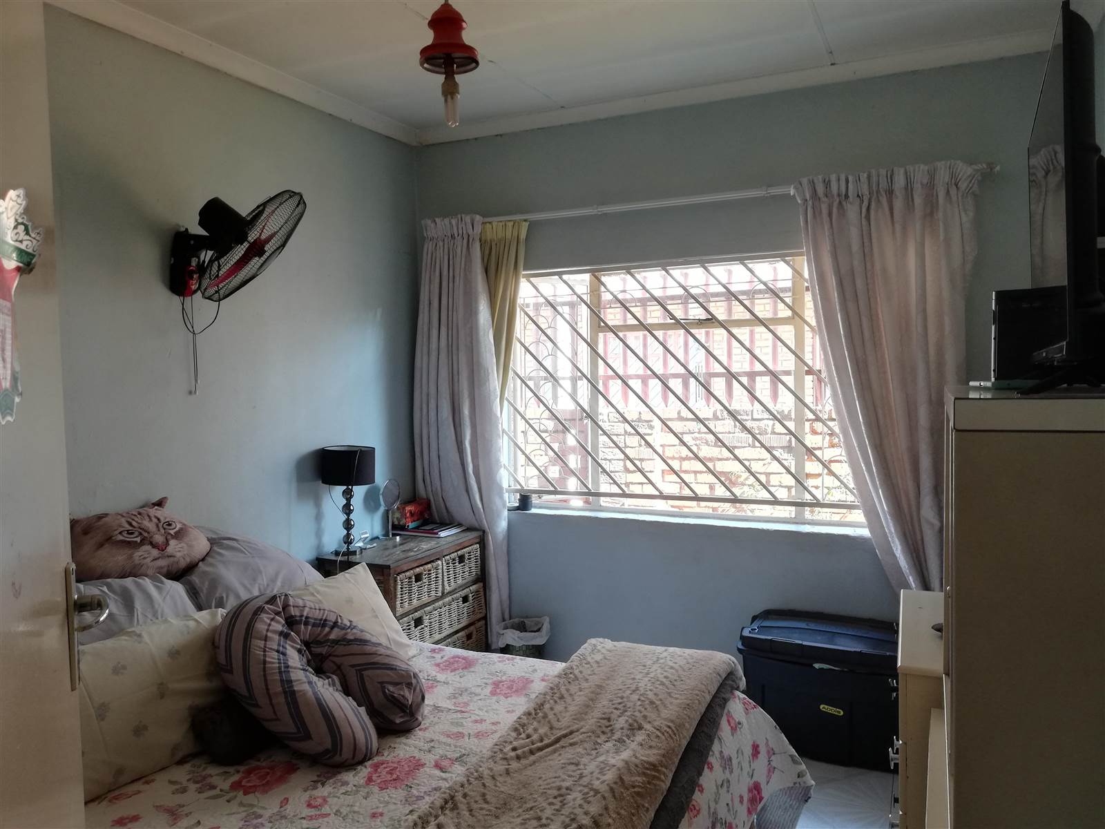 6 Bed House in Laudium photo number 11