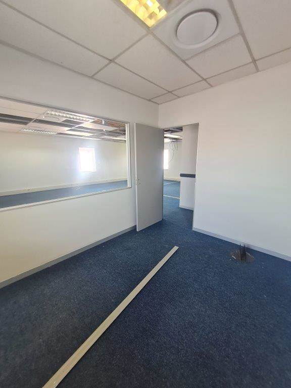 280  m² Office Space in Centurion CBD photo number 16